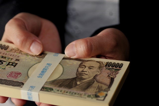 闇金業者に大金を渡してしまう。松阪市の闇金被害の相談は弁護士や司法書士に無料でできます